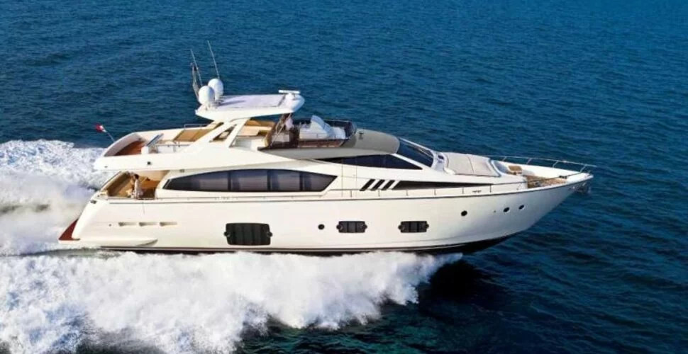 Ferretti 800